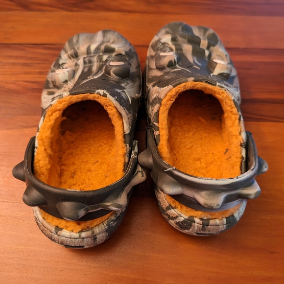 Fuzzy Crocs - Picture 2 of 4